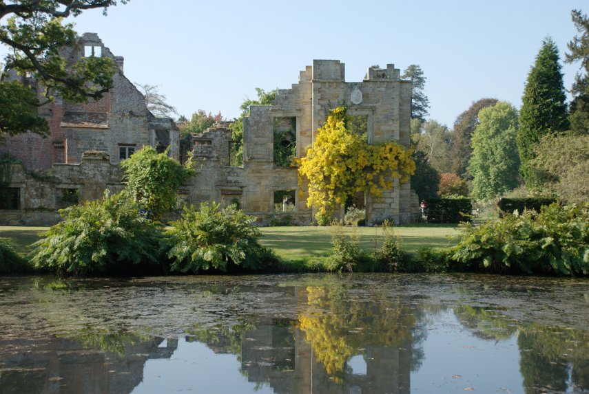 Scotney Castle Moat and Ruins, Lamberhurst, Kent, England, Great Britain