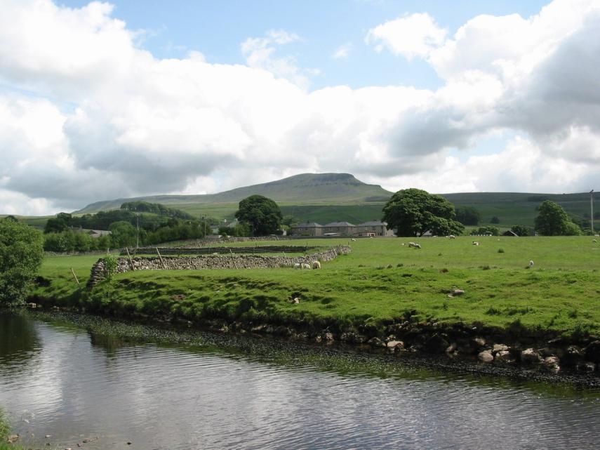 Pen-y-Ghent and the River Ribble, Yorkshire, England, Great Britain